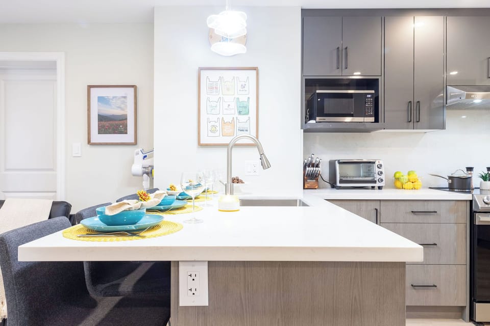 Breakfast bar/Dinning