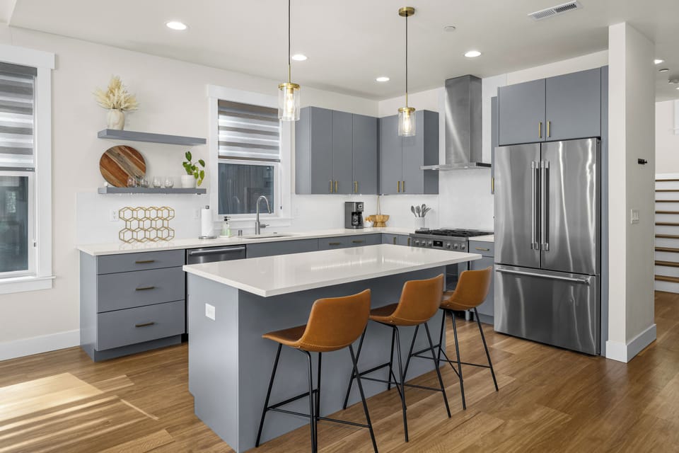 Bright Kitchen with 3 bars stools at island