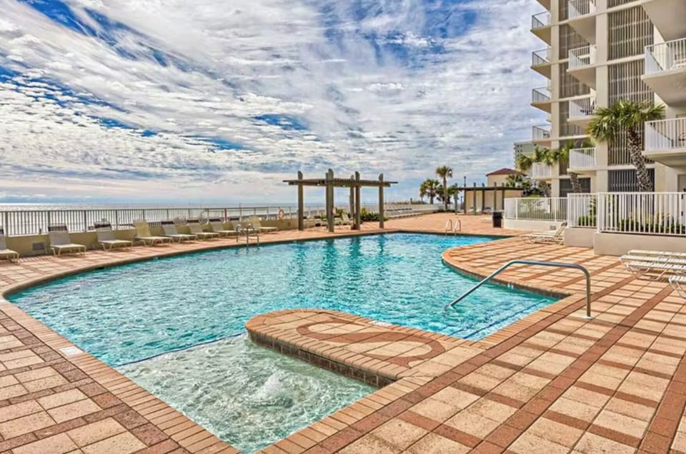 Shoalwater 504, Gulf Front 3/2. Sleeps 8 Managed by Island Rentals.