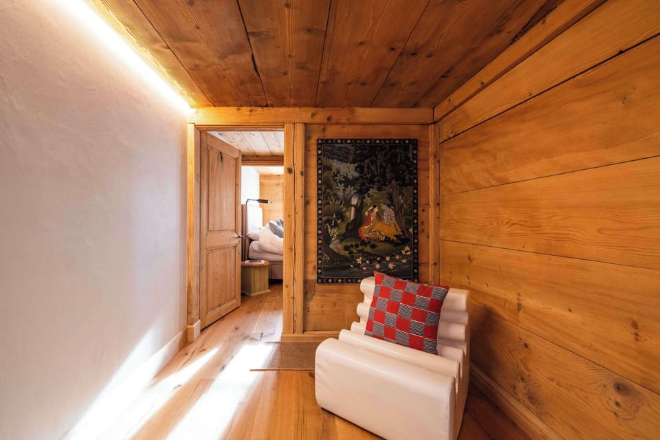 entrance to the bedroom 2