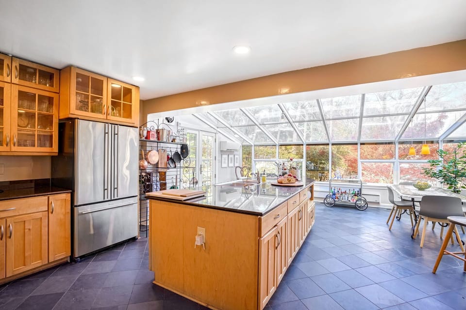 Large eat-in kitchen