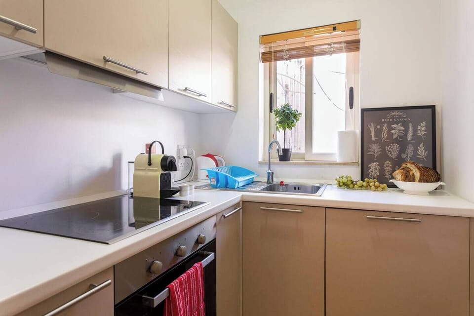 B3225624 37d2 47f5 9d9b 667b2a7a8339