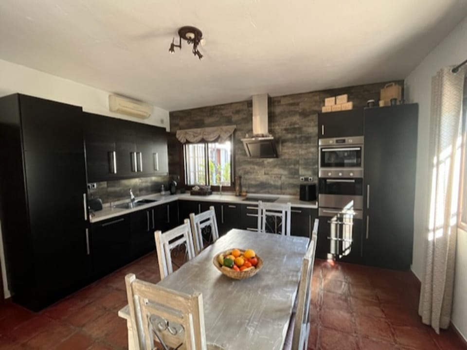 Fully equipped spacious kitchen
