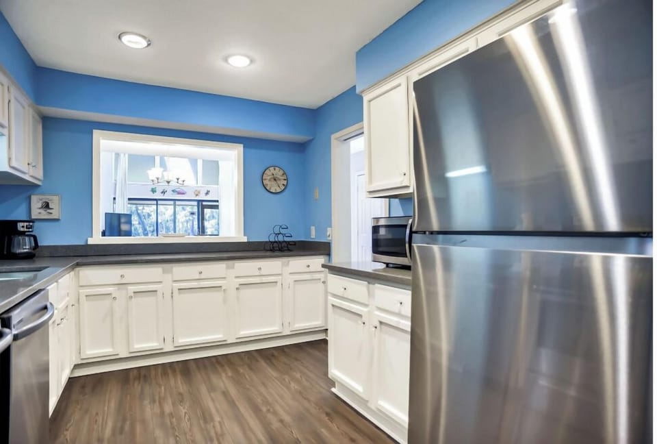 Gorgeous kitchen with granite countertops and hardwood floors