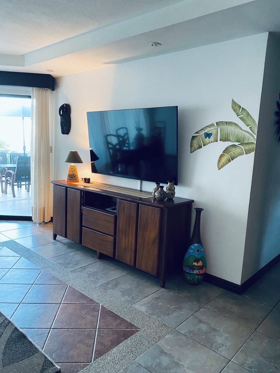 Second floor entertainment