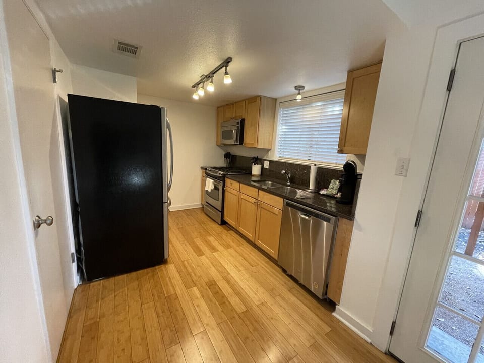 Spacious Fully Appointed Kitchen!