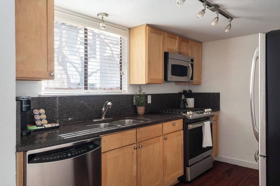 Large Kitchen with All the Amenities!