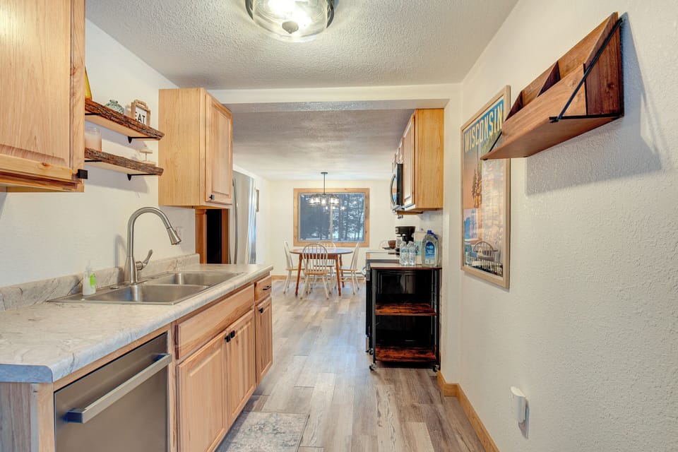 Kitchen | Stove/Oven | Refrigerator