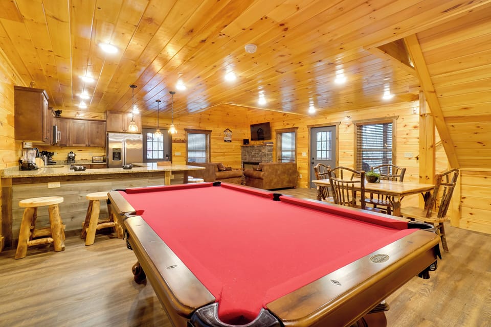 Pool Table | Kitchen | Smart TV