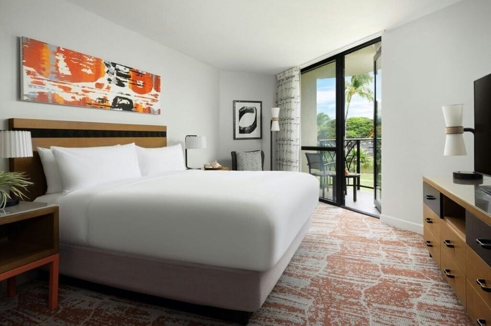 Marriotts Waikoloa Ocean Club_8_island-view-suite-master.jpg