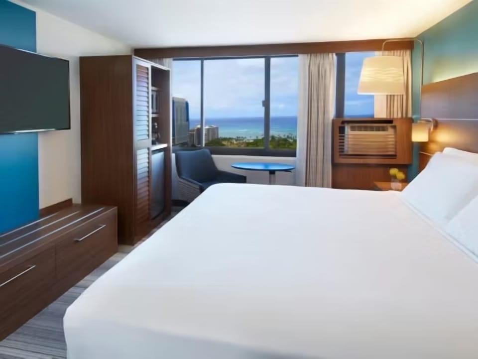 Unit with 1 King Bed