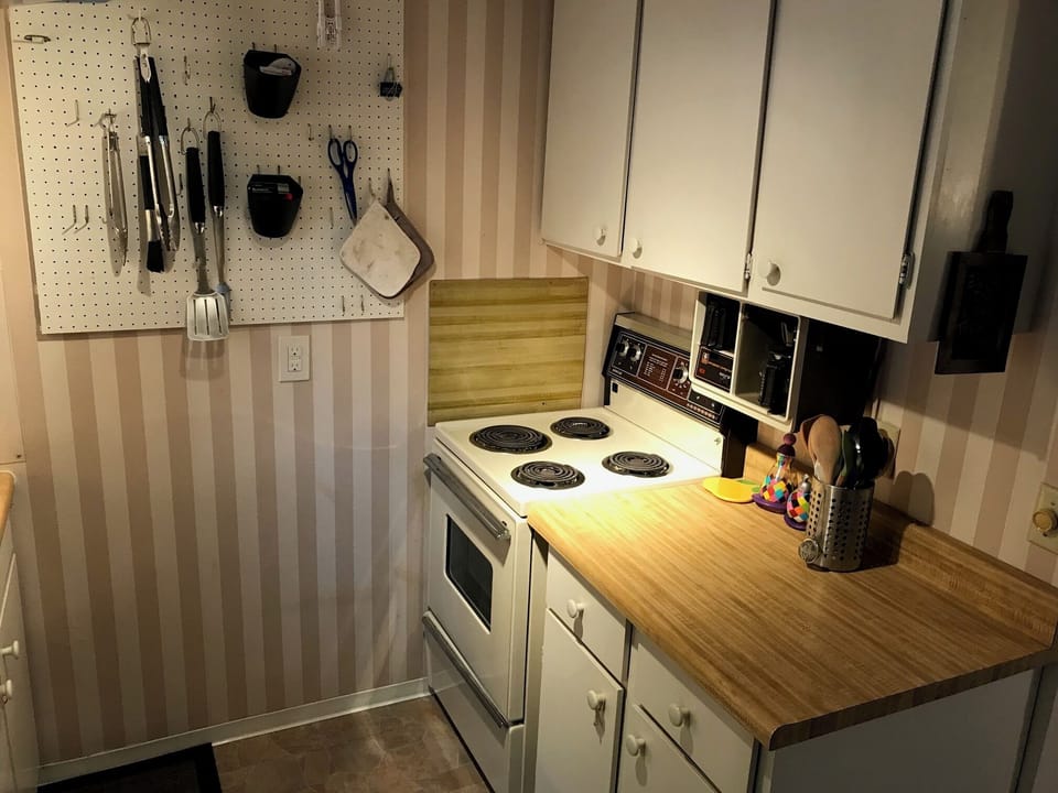 Kitchen-coffee, stove, oven