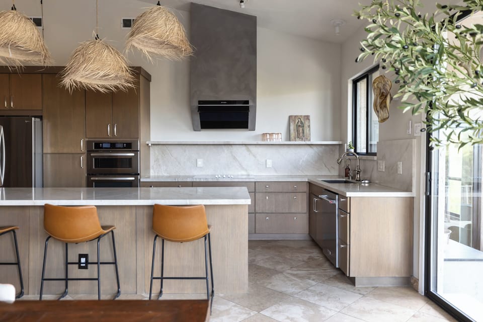 Kitchen | Quartzite Countertops | Stainless Steel Appliances 