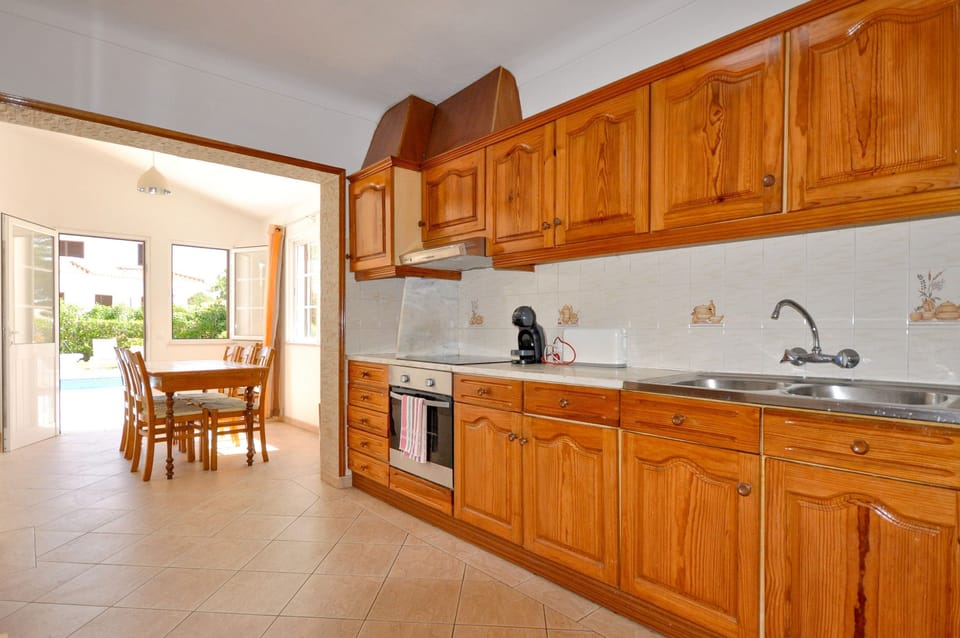 Kitchen area with dining table