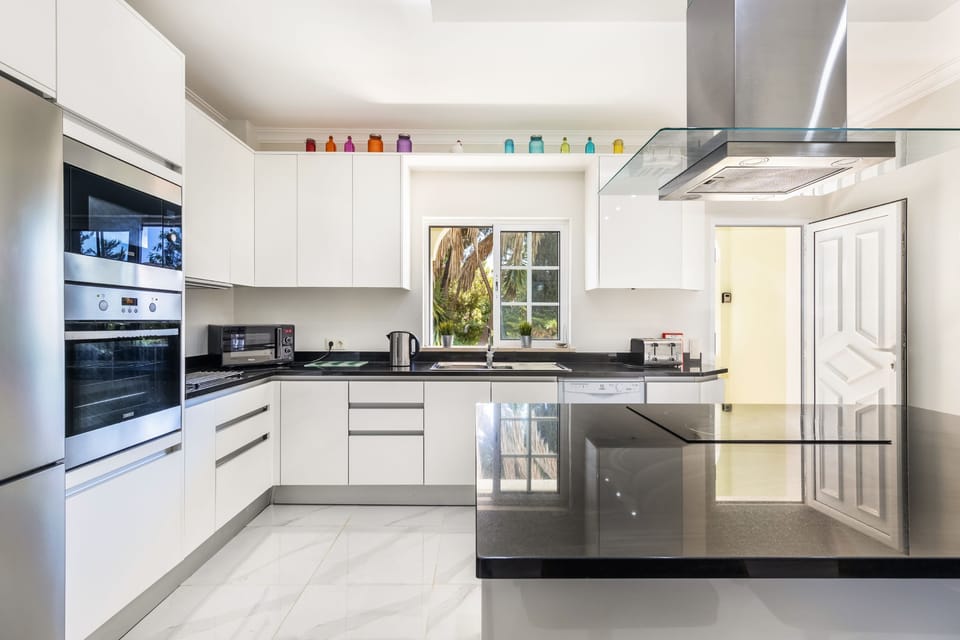 Modern kitchen and applainces