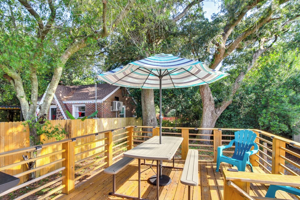 Pensacola Vacation Rental | 2BR | 2BA | 1 Step to Enter | 1,180 Sq Ft