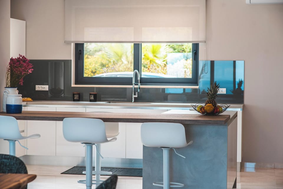 A breakfast bar is also available seating up to 4 guests Cleaning every 3 days