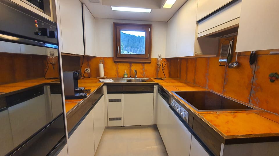 Kitchen. View facing Gotschna