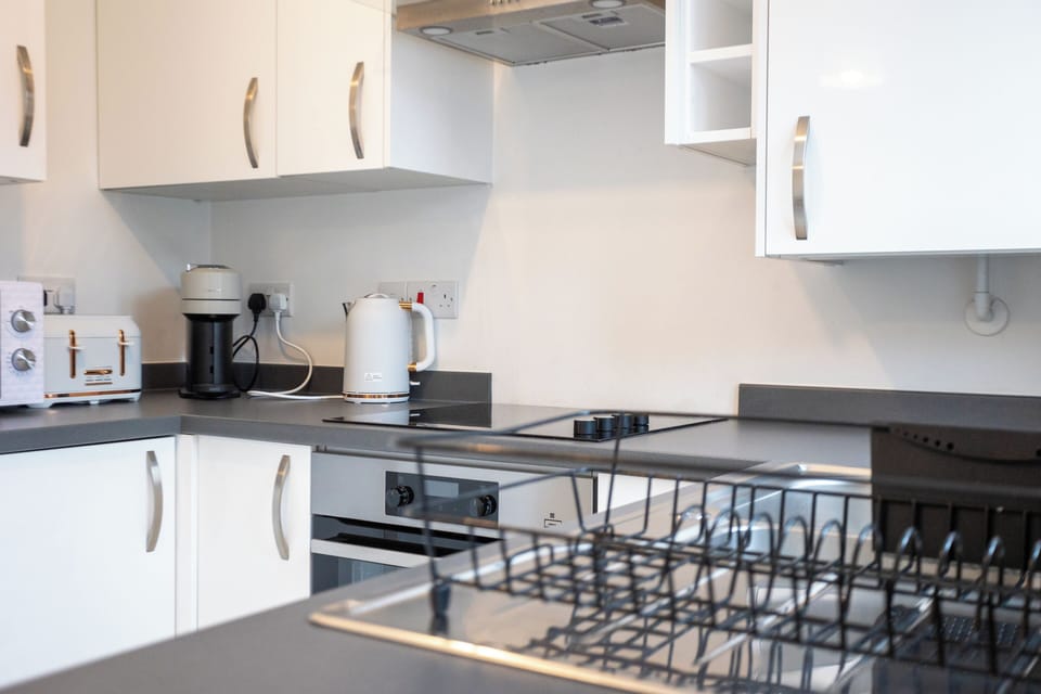 Kitchen sink, kettle, stove, oven, coffee machine, toaster available. 