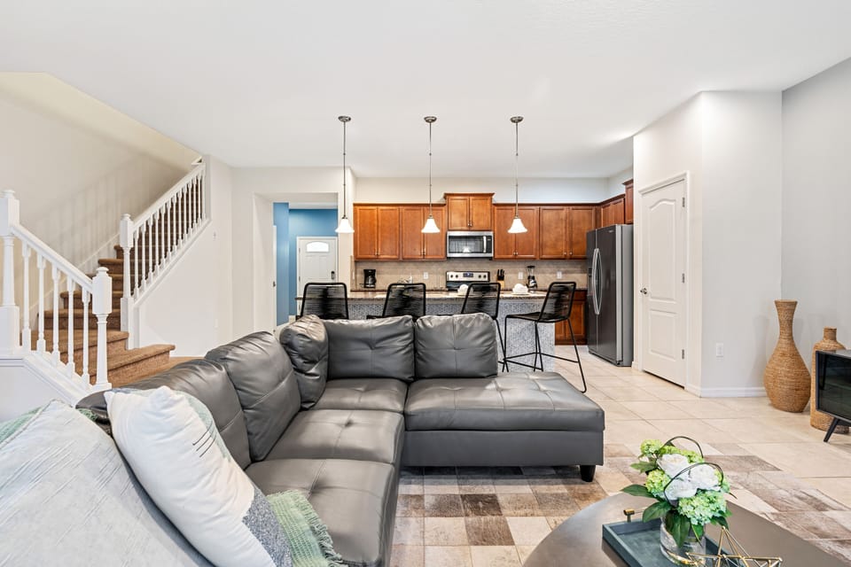 Spacious living room to enjoy with the whole family.