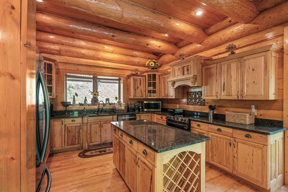 Fully stocked kitchen with granite & hickory cabinets