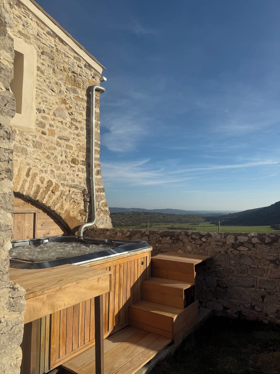 Outdoor spa tub