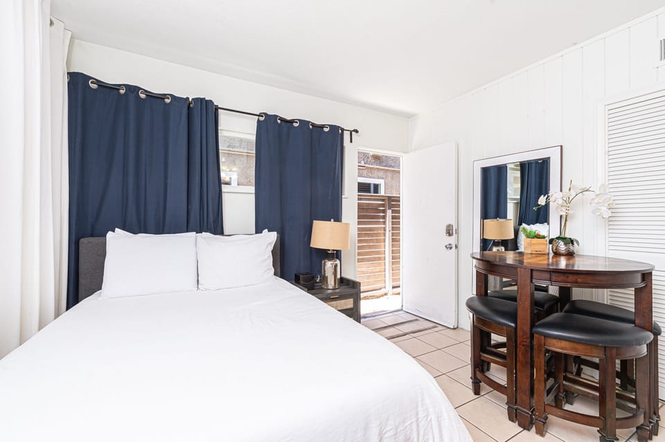 Bar-top seating for four, perfect for casual coastal dining
                