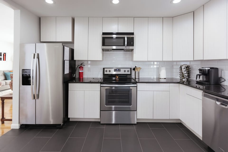 Fully stocked kitchen! 