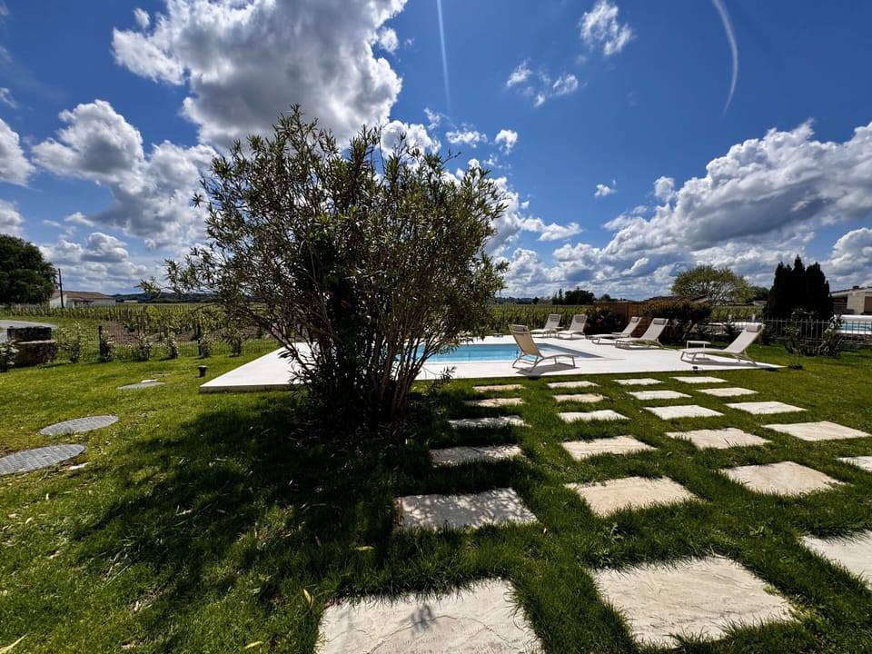 On the garden side, enjoy a pleasant terrace ideal for relaxing, as well as the heated pool surrounded by areas designed to fully savour the gentle lifestyle in the heart of the vineyard. Pool towels are provided.