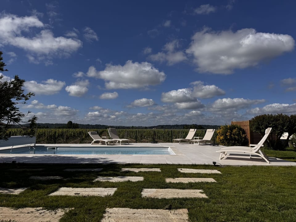 On the garden side, enjoy a pleasant terrace ideal for relaxing, as well as the heated pool surrounded by areas designed to fully savour the gentle lifestyle in the heart of the vineyard. Pool towels are provided.
