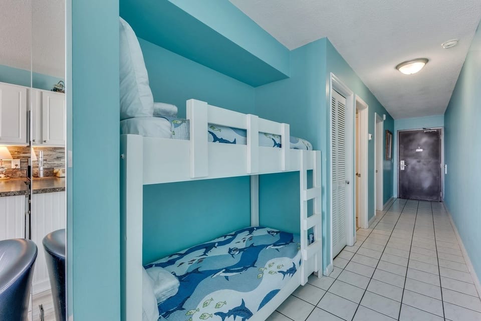 Atlantic Towers 402-print-020-022-Hall Bunks-4200x2800-300dpi
