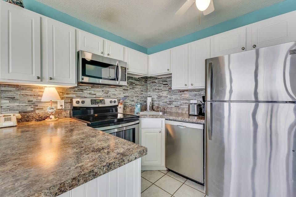 Atlantic Towers 402-print-011-016-Kitchen-4200x2800-300dpi