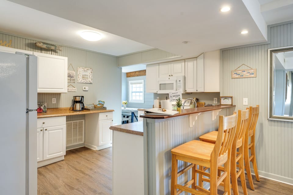 Kitchen | Dishwasher | Stove/Oven