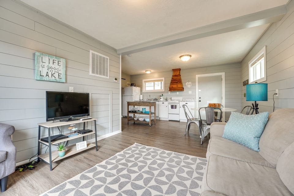 Living Room | Full Sleeper Sofa | TV | Single-Story Unit