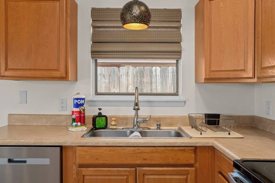 Quiant kitchen proving all the light you may need or dim them for a relaxing ambiance. Amenities include: -pots,pans and common cooking utensils -paper towel roll and cleaning supplies -dish and hand soap-starter dishwasher pods - drying rack 