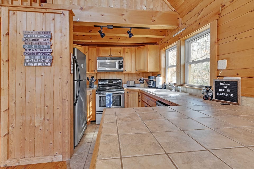 The kitchen is equipped with all the basics to prepare meals