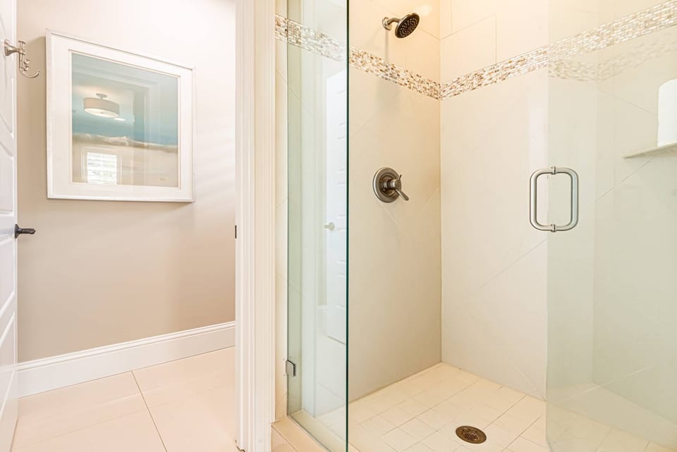 Master King Suite Bathroom