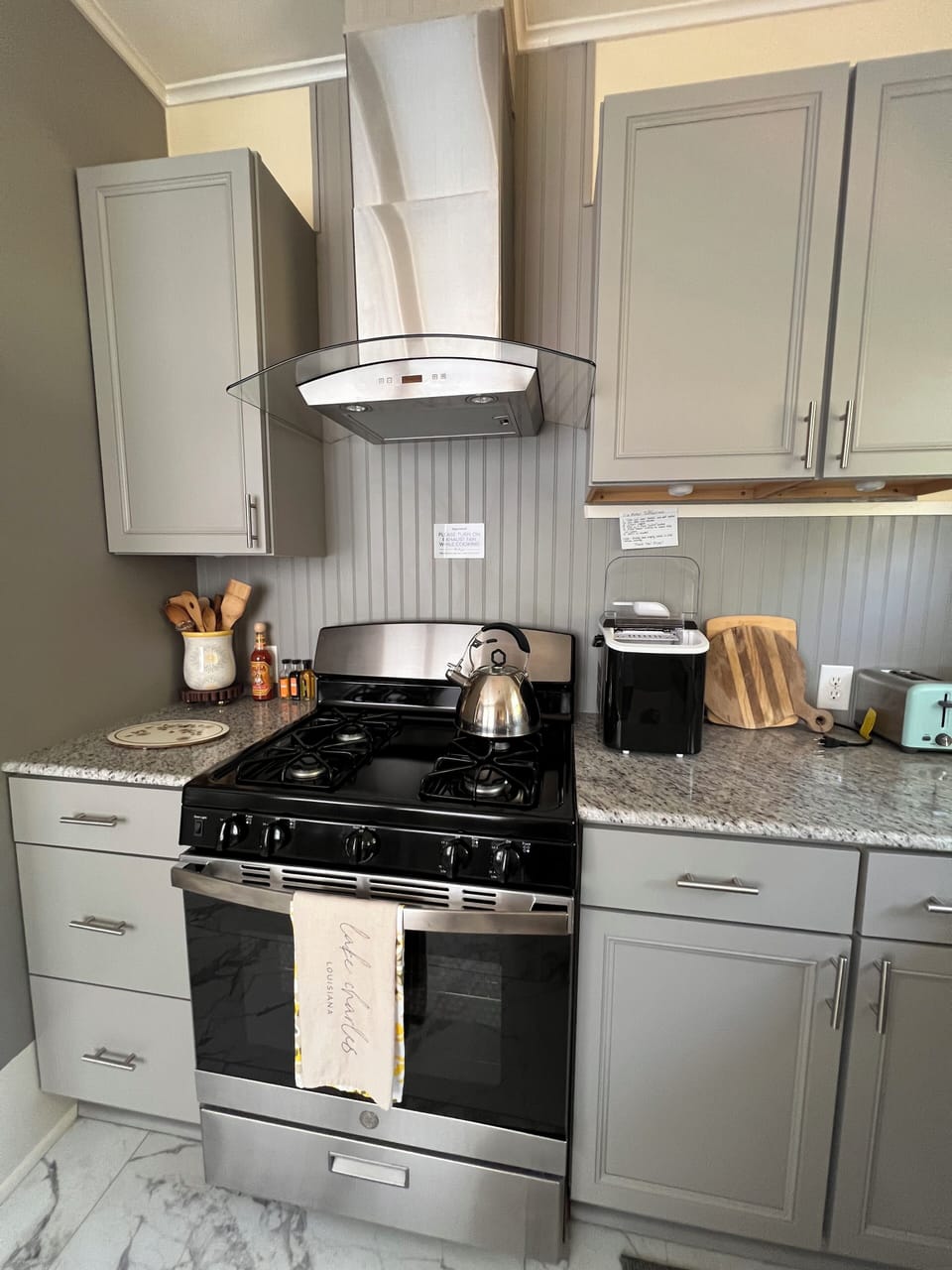 Fully stocked kitchen and small ice maker machine