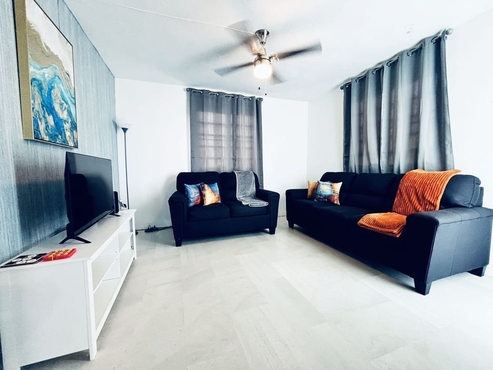 Living room with ceiling fan 