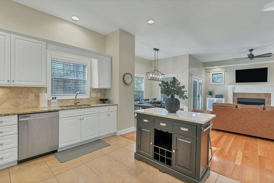 Kitchen with island and open layout