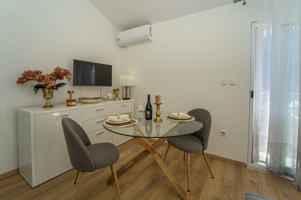 Dining room 4
