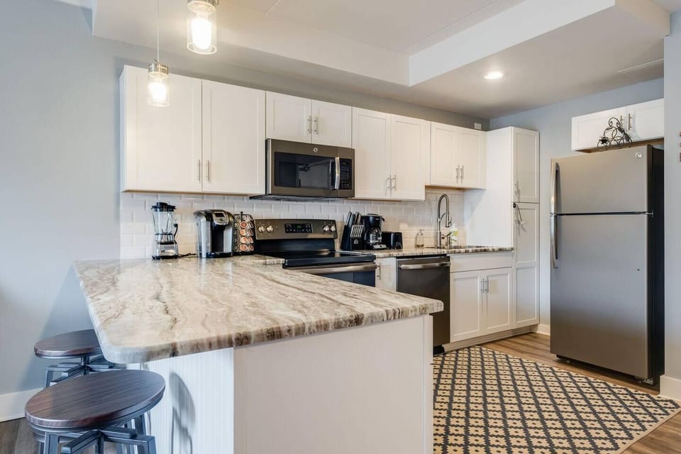 Full kitchen with all the cooking essentials. 