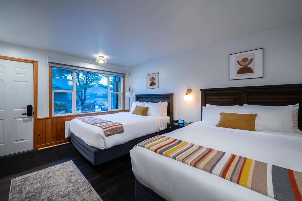 Copy of 110-townhouse-lodge-fall-2023-web-standard-double