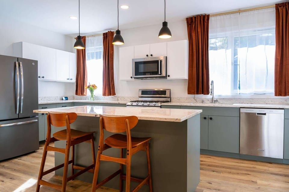 Copy of 095-townhouse-lodge-fall-2023-web-apartment