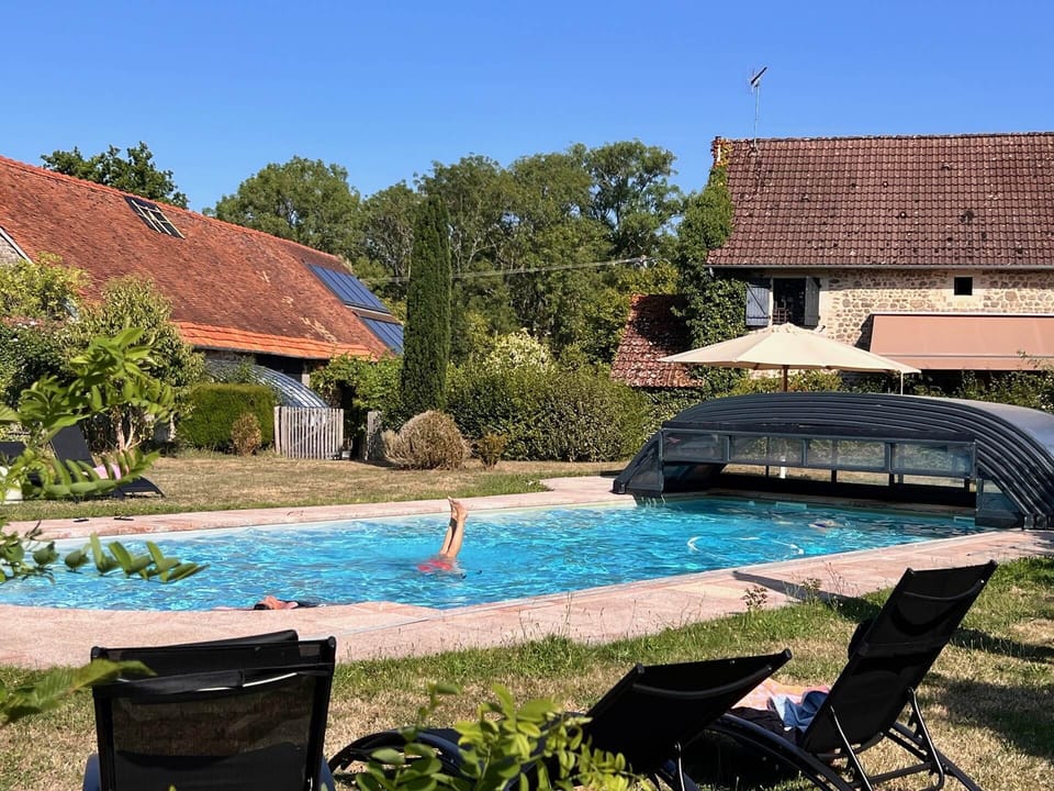 La piscine avec abri rétractable