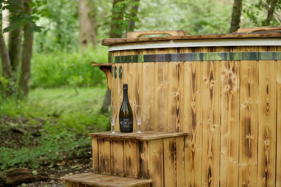 Hot Tub / whirlpool bath (Outdoor)
