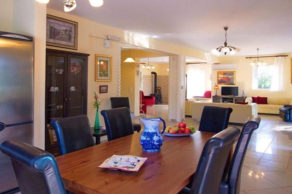 Villa Aliona open plan Kitchen and Dining room (3)