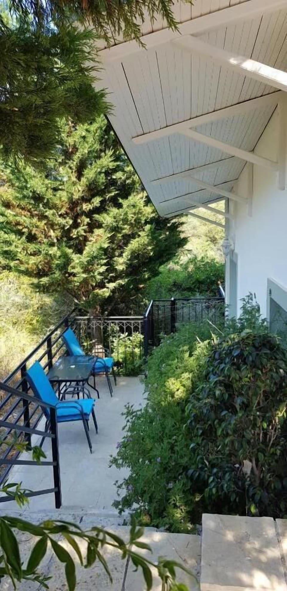 Lakithra cozy flat for 2 entrance and terrace area