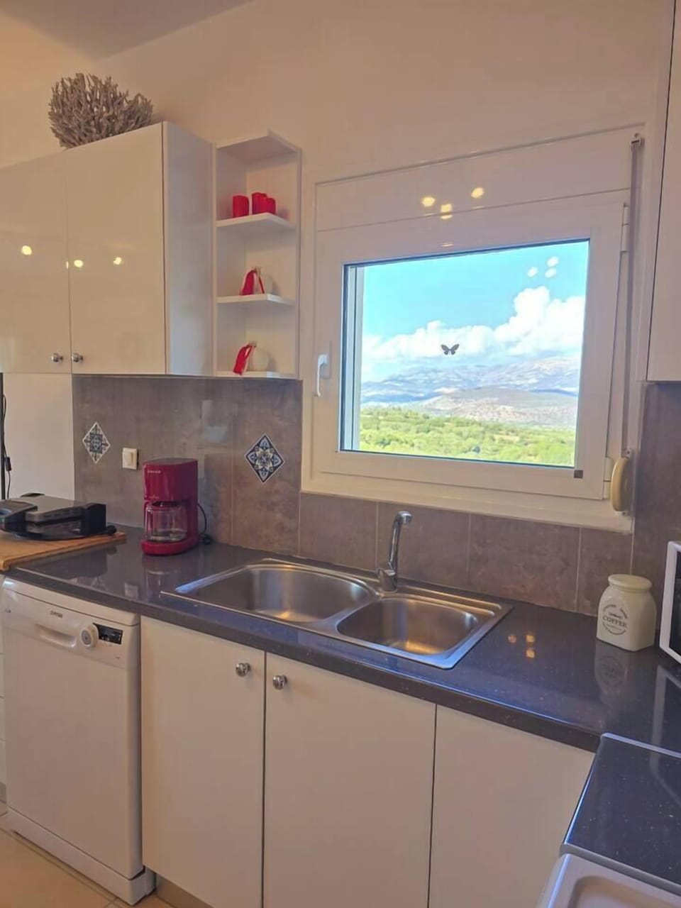 Lakithra 2 bedroom apartment Kitchen view
