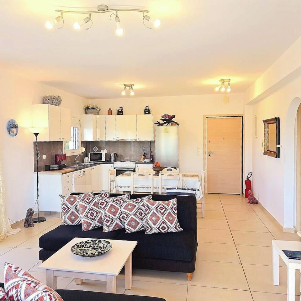 Lakithra 2 bedroom apartment Kitchen and Dining table